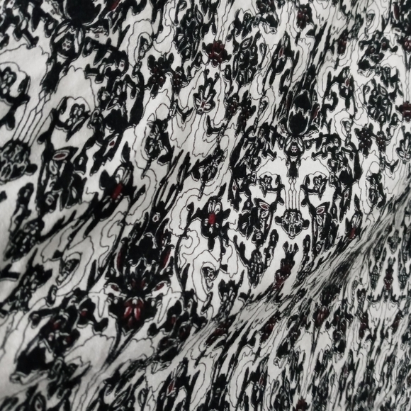 Dalia long sleeve Tassle tie Keyhole Neck Closure - Picture 5 of 8